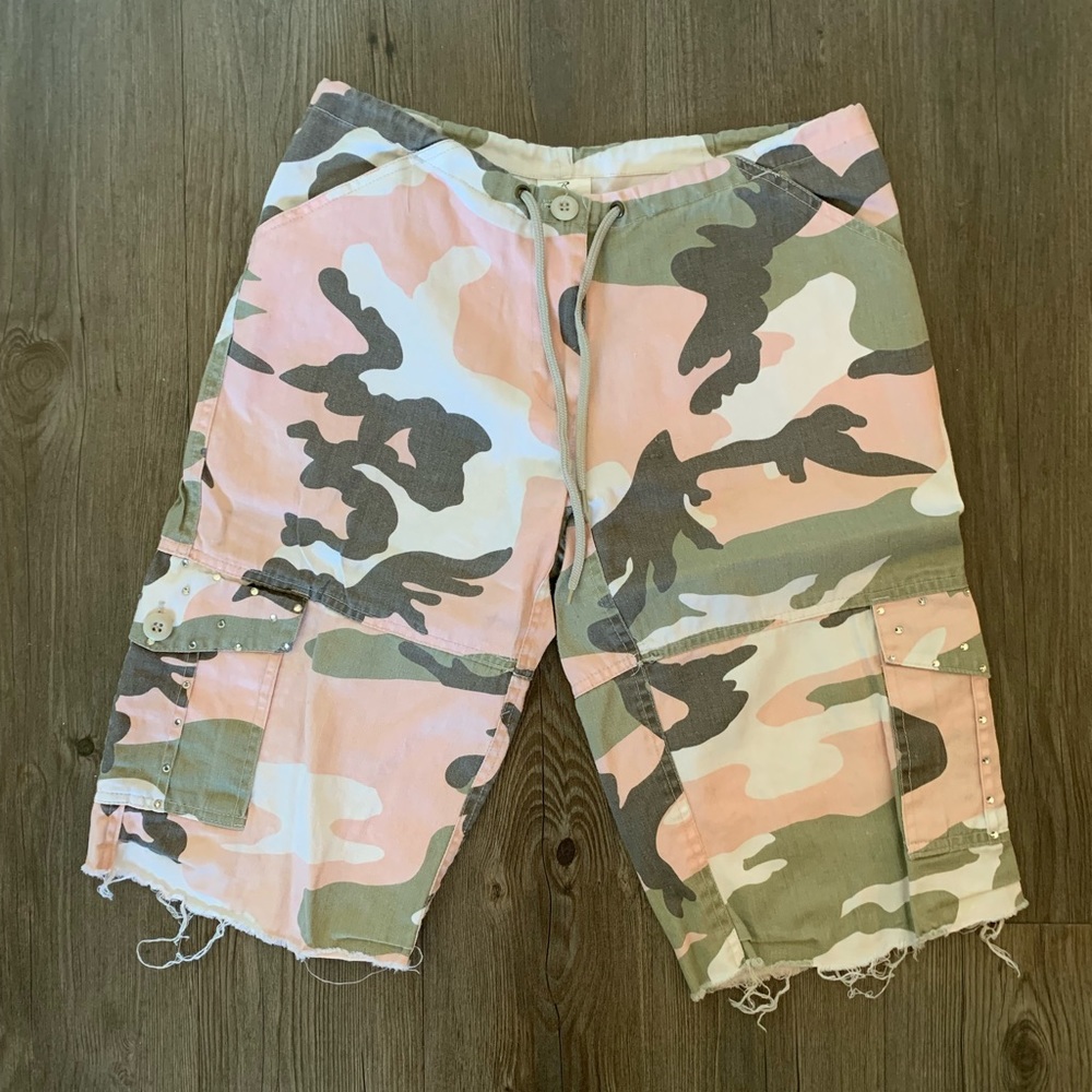 Rothco y2k pink camo cargo shorts